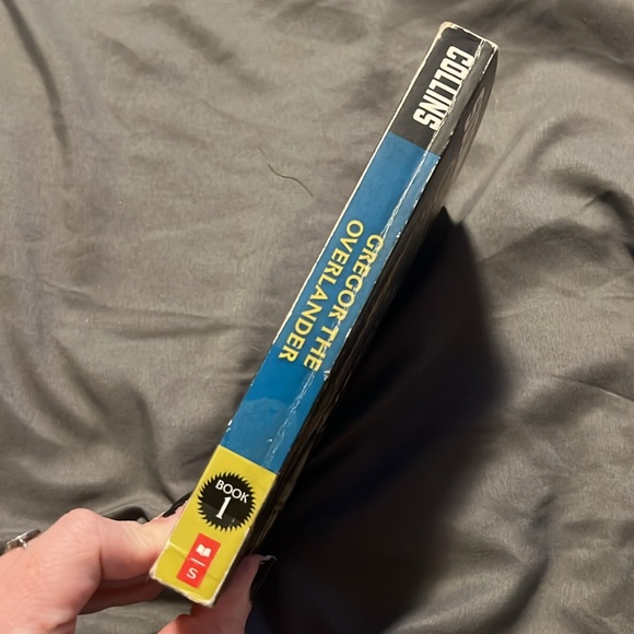 Gregor the Overlander Novel by Suzanne Collins - Picture 2 of 6